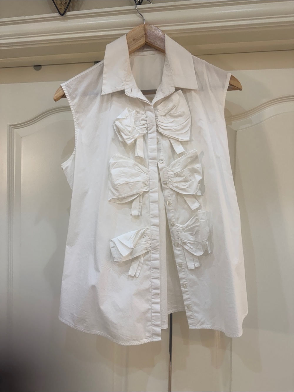 cinq a sept White Sleeveless Button-Front Top with Front Bows